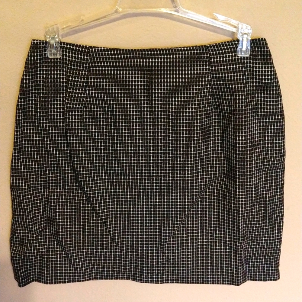 Zip back mini skirt